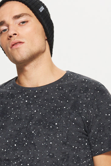 T-Shirt With All-Over Print2